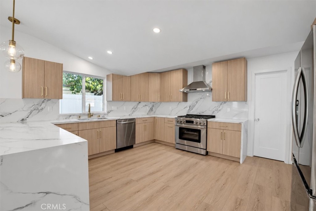 11158 Orion Ave Property Photo 9