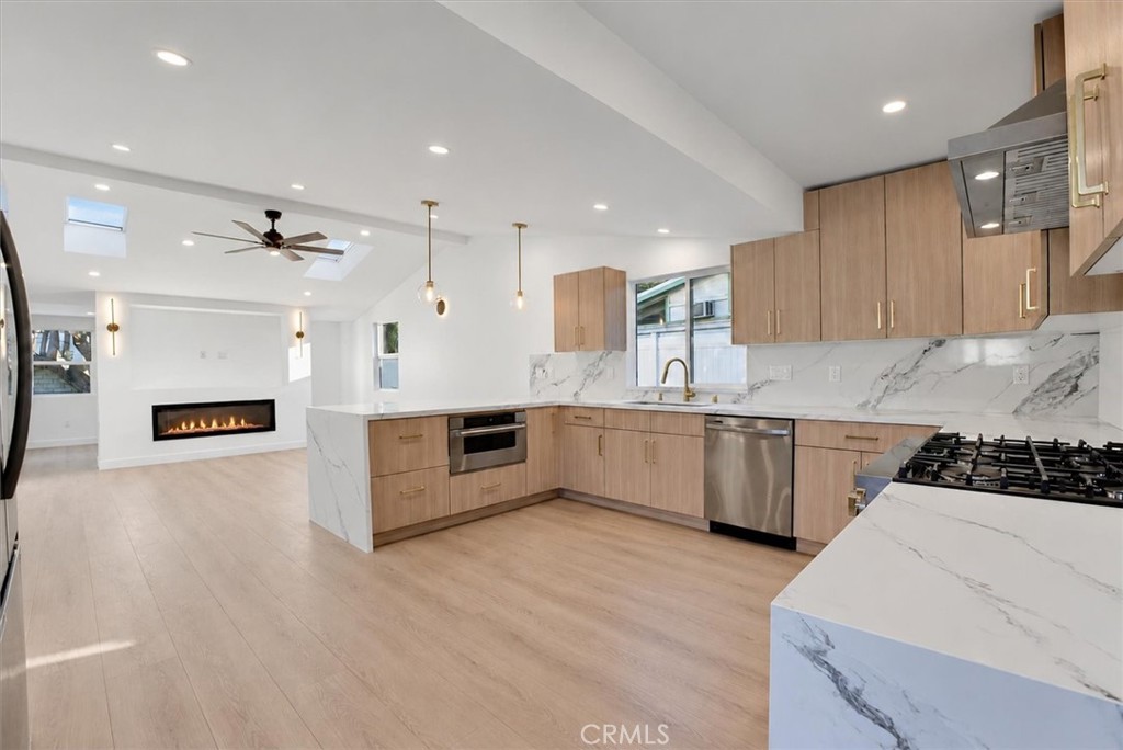 11158 Orion Ave Property Photo 12