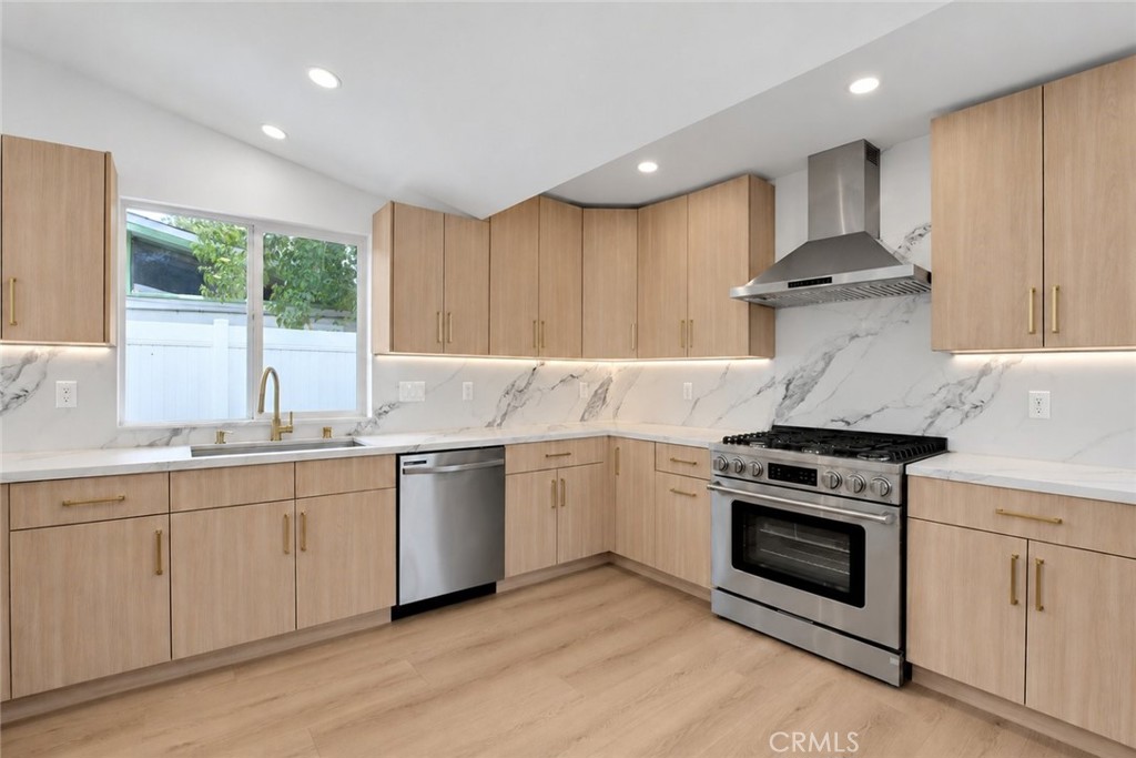 11158 Orion Ave Property Photo 13