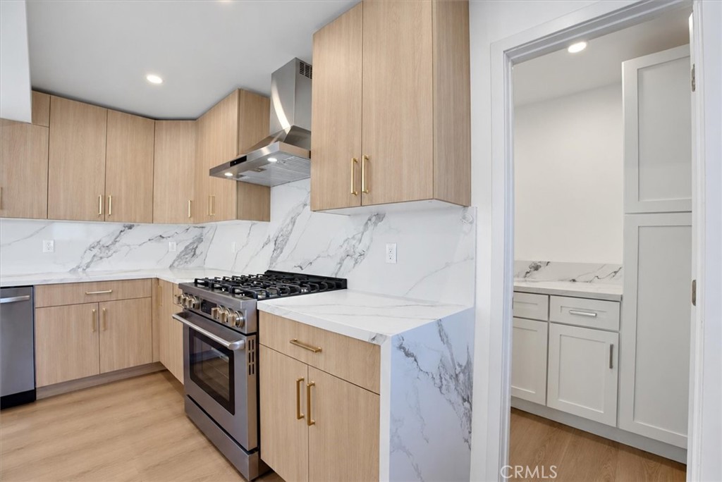 11158 Orion Ave Property Photo 17