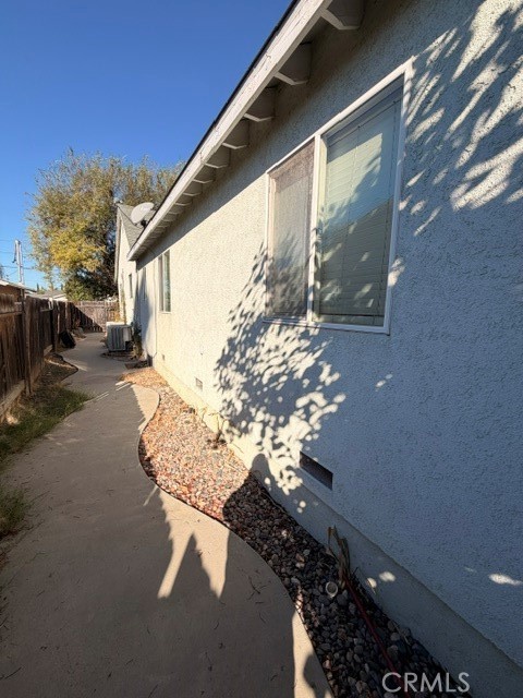 6718 Varna Avenue Property Photo 4