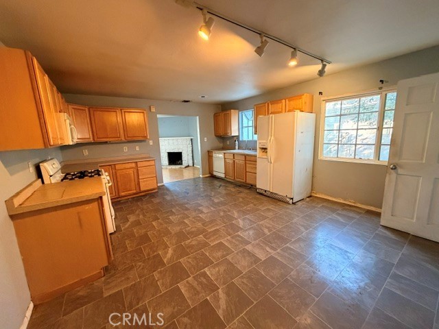6718 Varna Avenue Property Photo 7