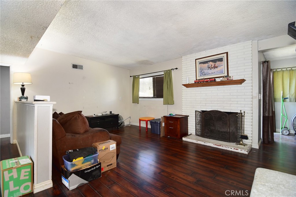 14913 Hubbard Property Photo 3
