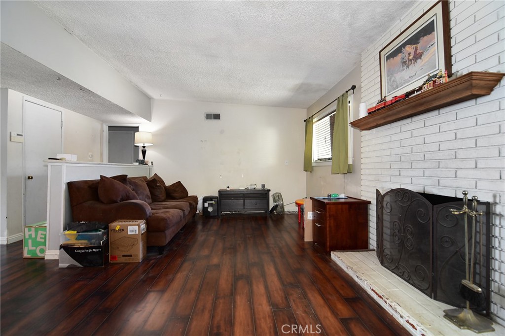 14913 Hubbard Property Photo 5