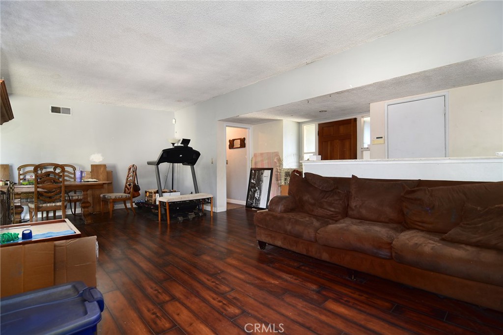14913 Hubbard Property Photo 6