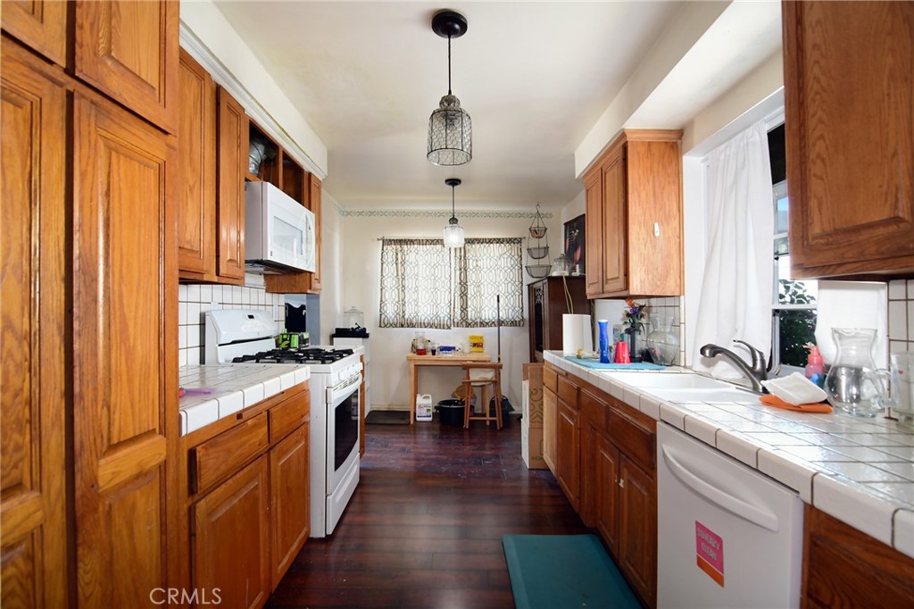 14913 Hubbard Property Photo 9