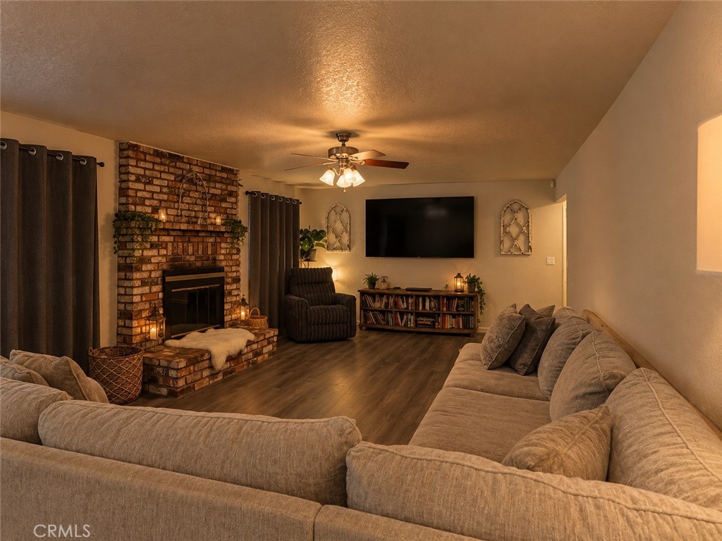 1355 2nd Street Property Photo 4