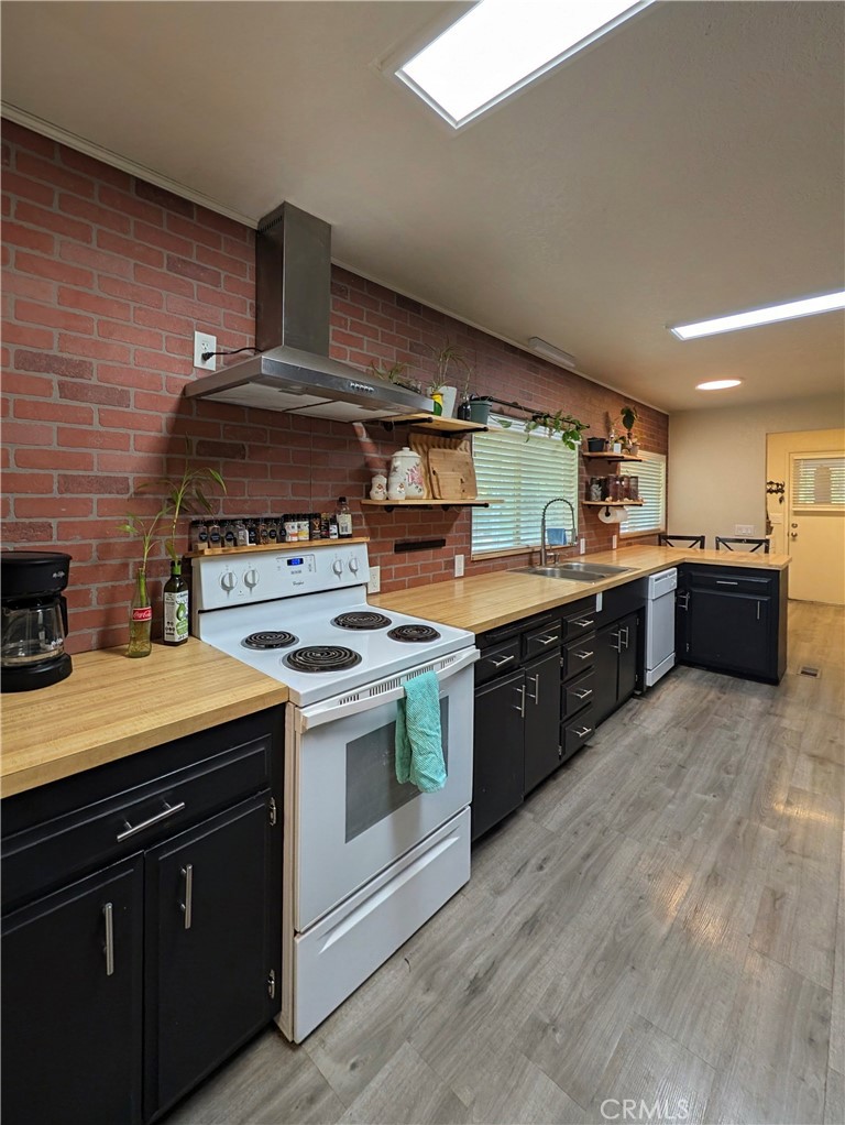 1355 2nd Street Property Photo 7
