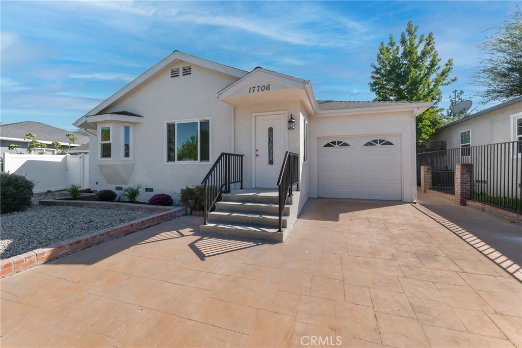 17706 Collins Street Property Photo 2
