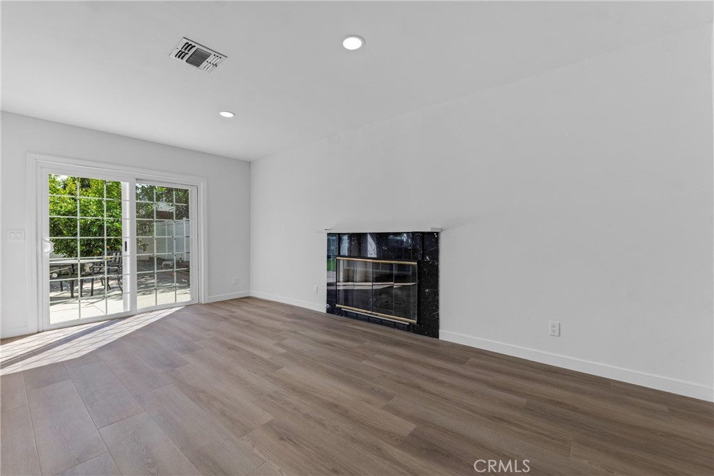 17706 Collins Street Property Photo 9