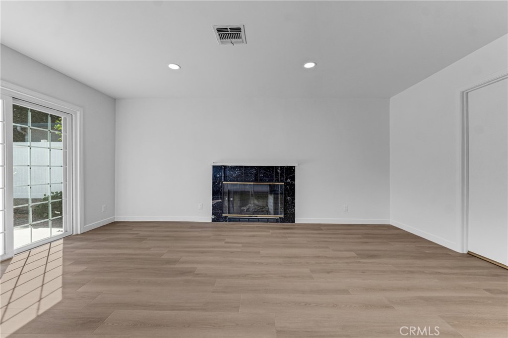17706 Collins Street Property Photo 10