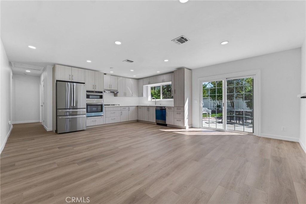 17706 Collins Street Property Photo 11