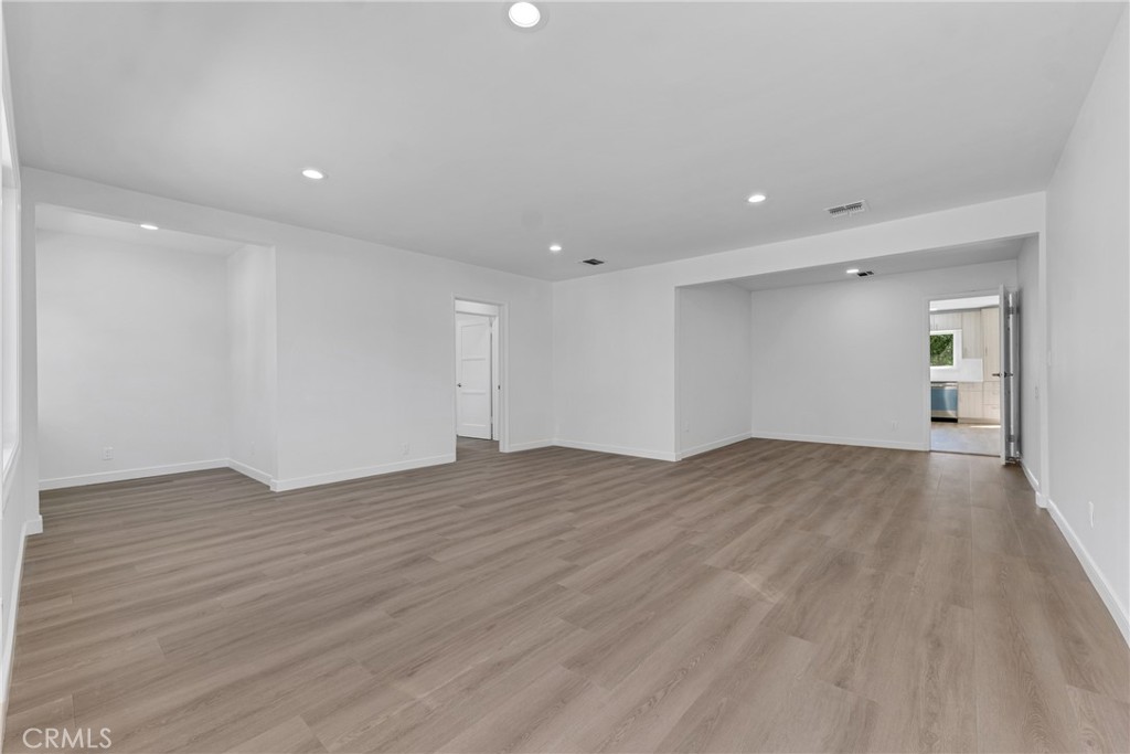 17706 Collins Street Property Photo 12