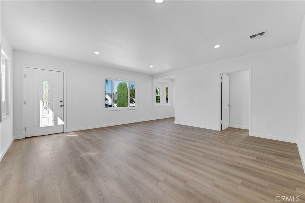 17706 Collins Street Property Photo 13