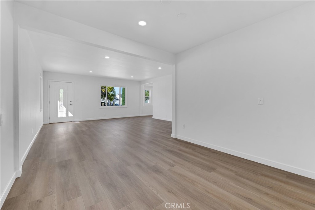 17706 Collins Street Property Photo 14