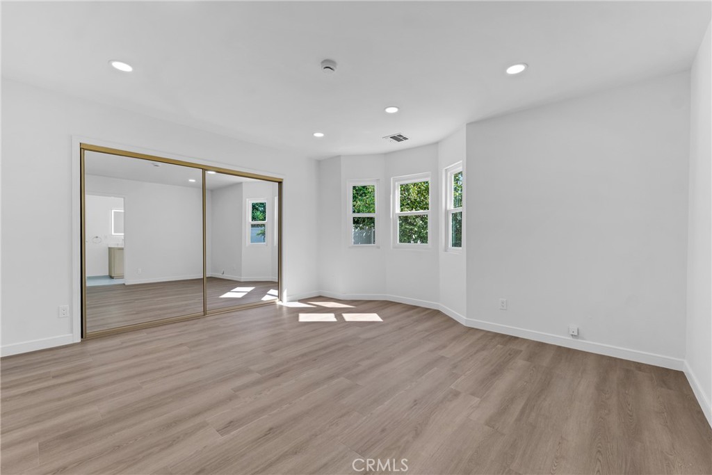 17706 Collins Street Property Photo 15