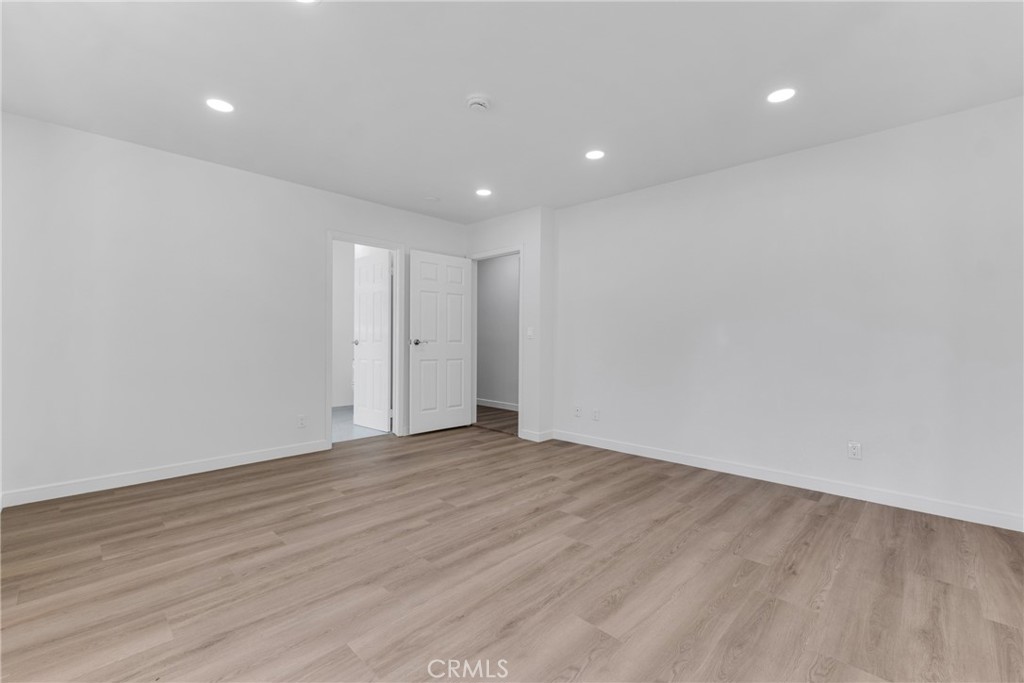 17706 Collins Street Property Photo 17