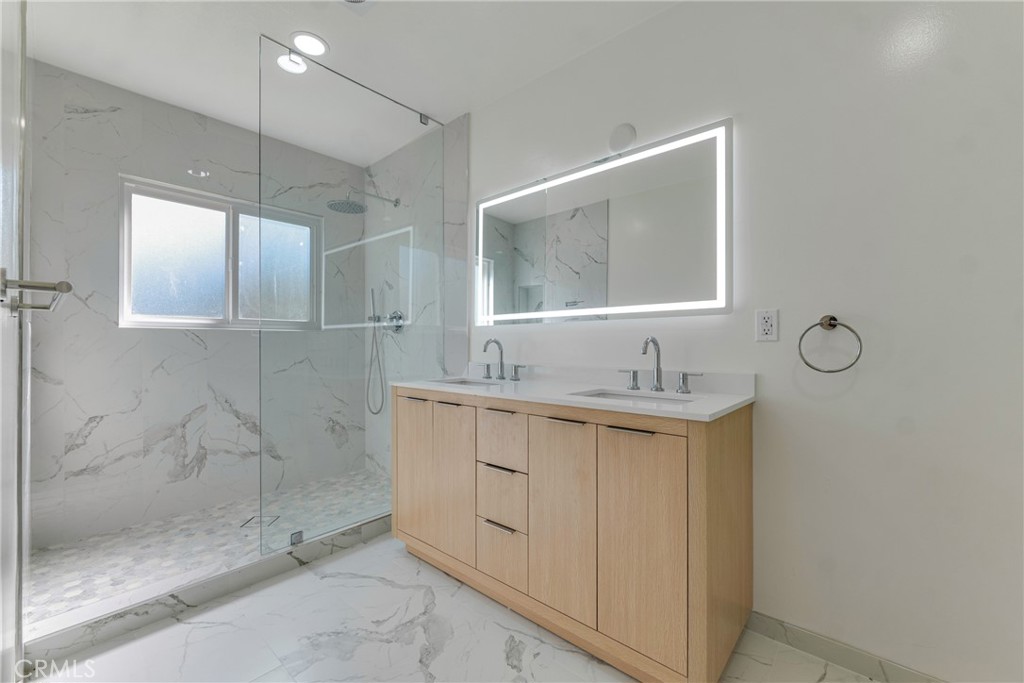 17706 Collins Street Property Photo 19