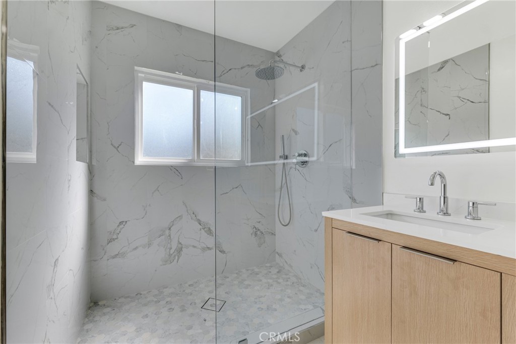 17706 Collins Street Property Photo 20