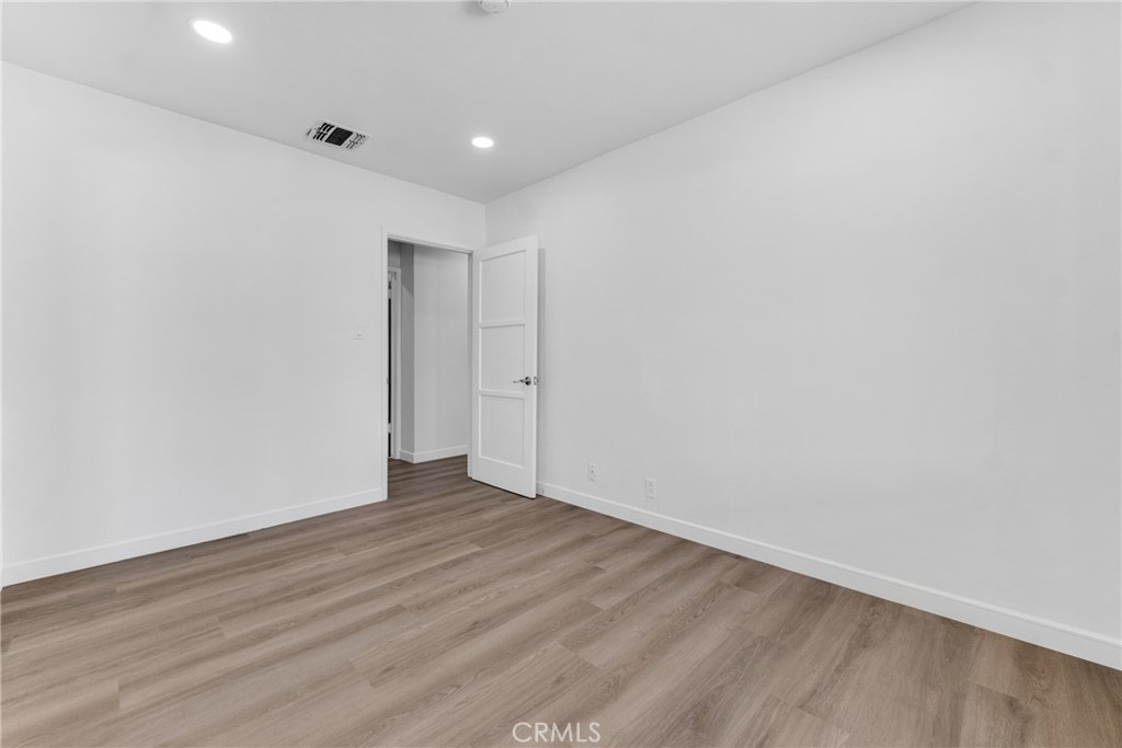 17706 Collins Street Property Photo 21