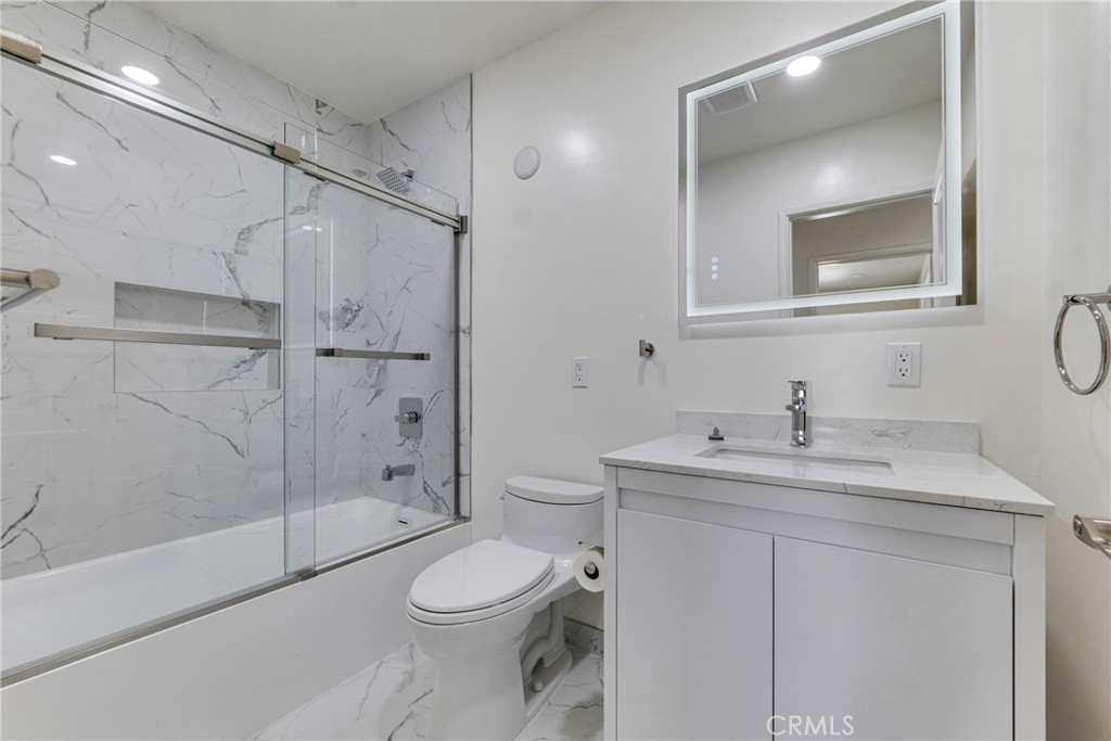 17706 Collins Street Property Photo 24