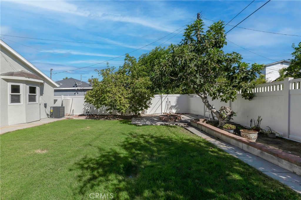 17706 Collins Street Property Photo 27
