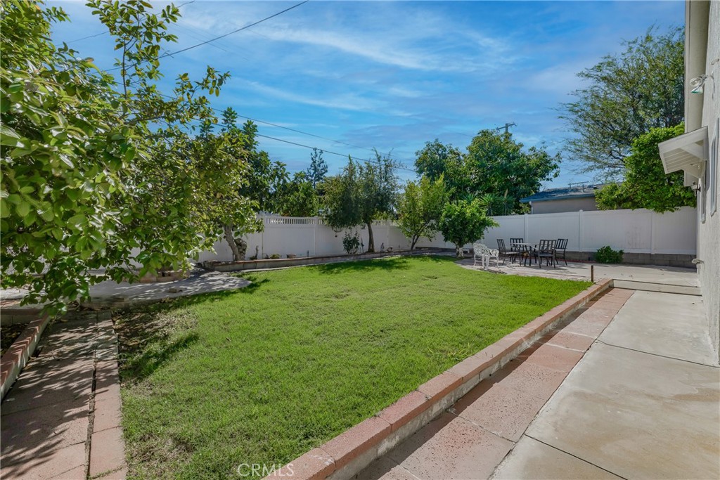 17706 Collins Street Property Photo 28