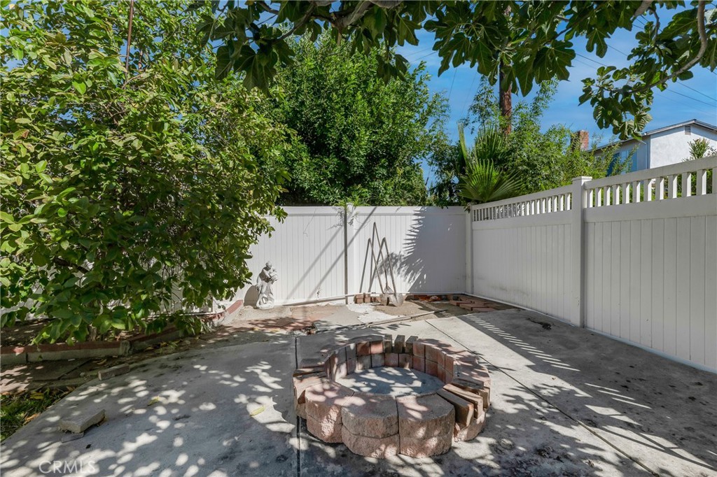17706 Collins Street Property Photo 32