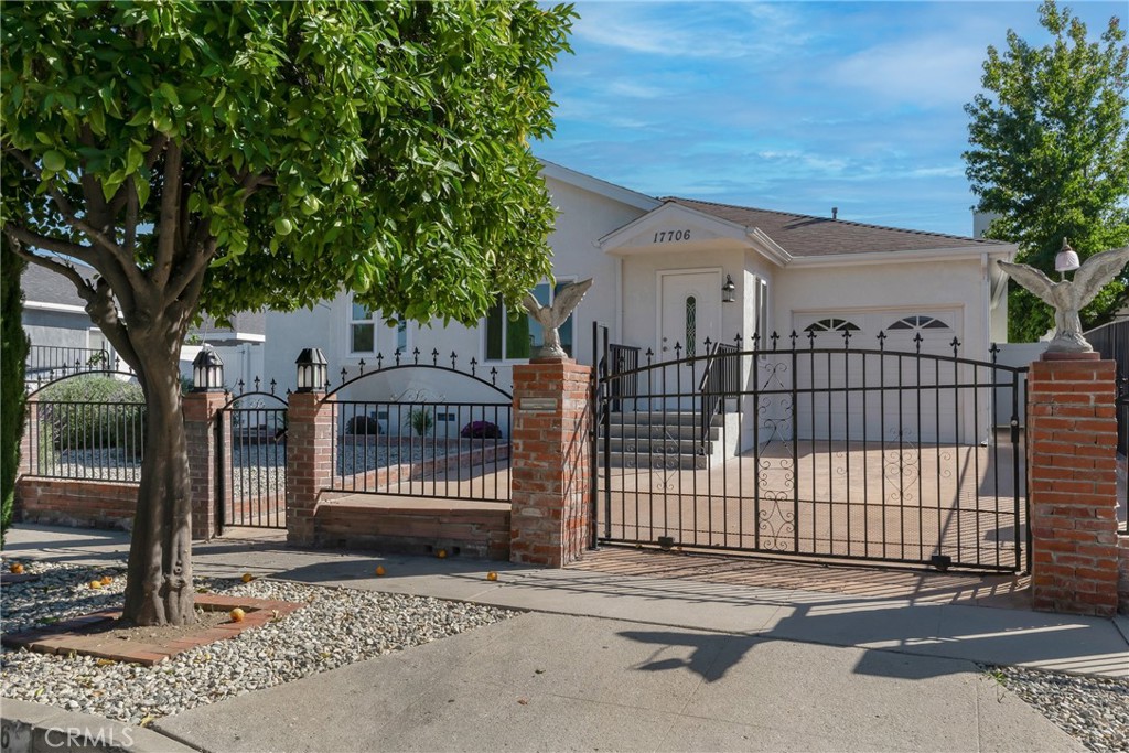 17706 Collins Street Property Photo 37