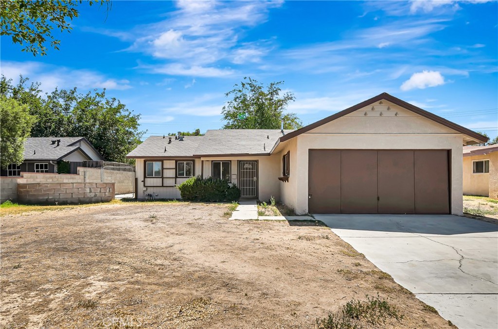 1438 W Avenue H-14 Property Photo 2