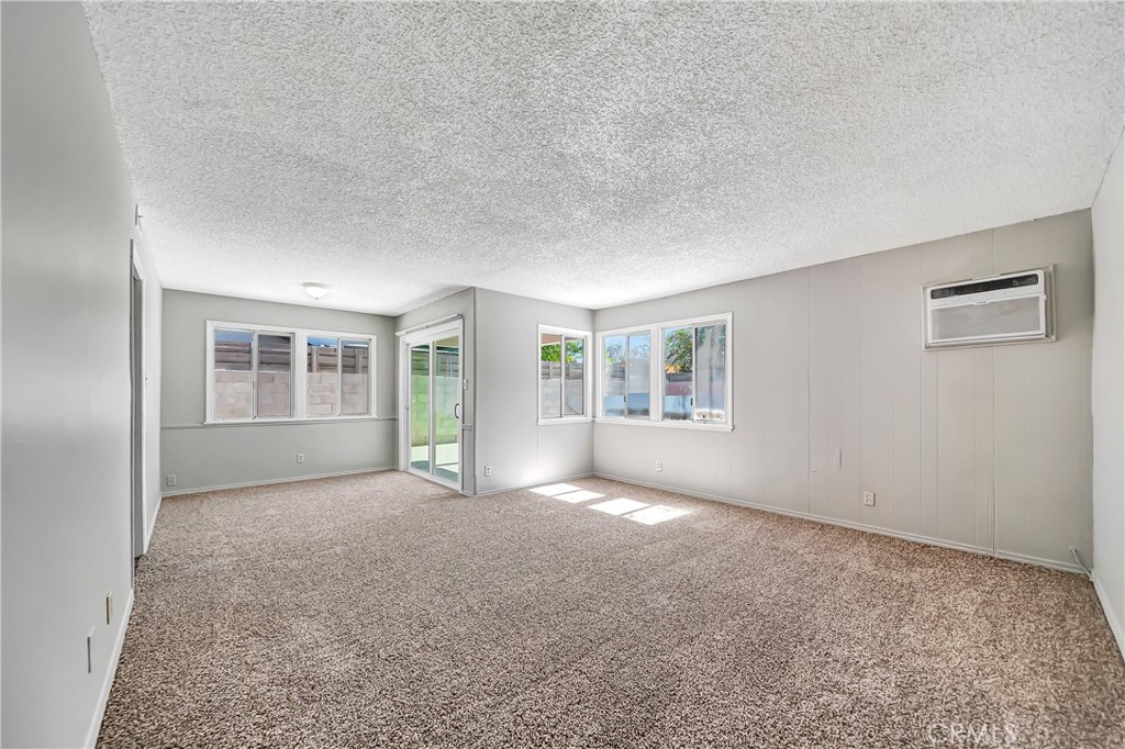 1438 W Avenue H-14 Property Photo 4