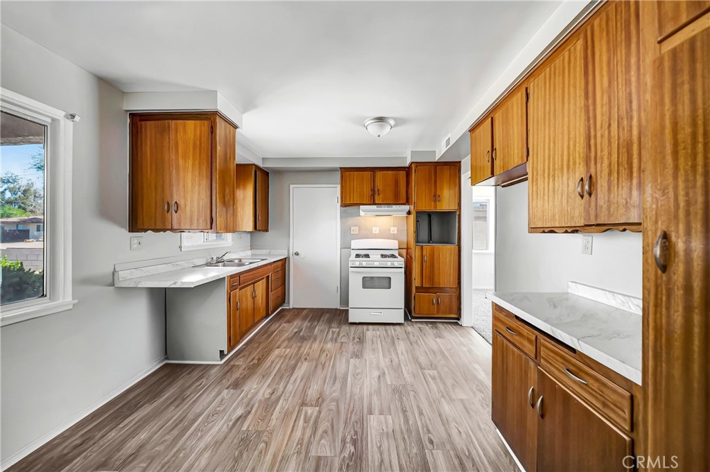 1438 W Avenue H-14 Property Photo 10