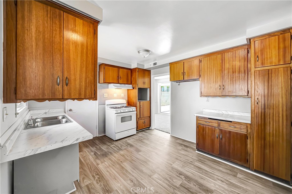 1438 W Avenue H-14 Property Photo 11
