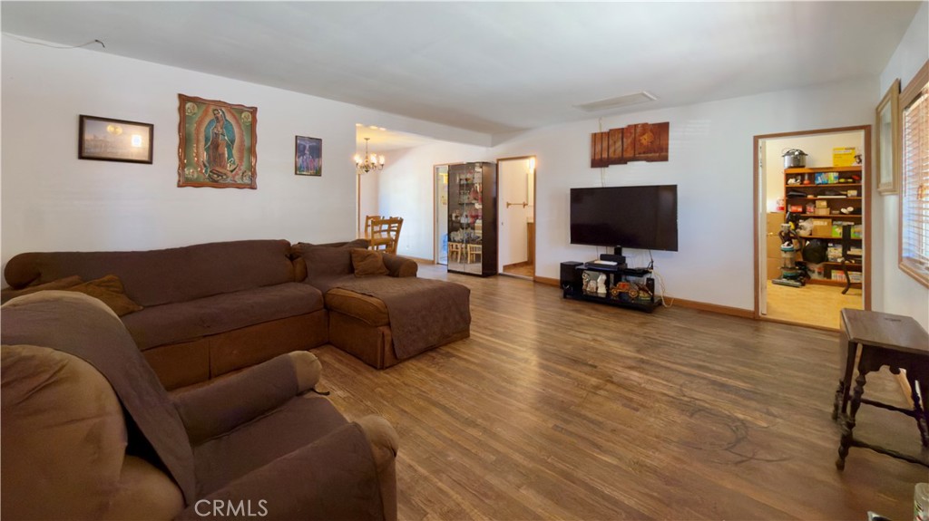 10416 Cayuga Property Photo 5