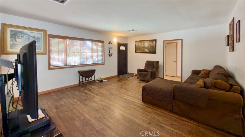 10416 Cayuga Property Photo 6