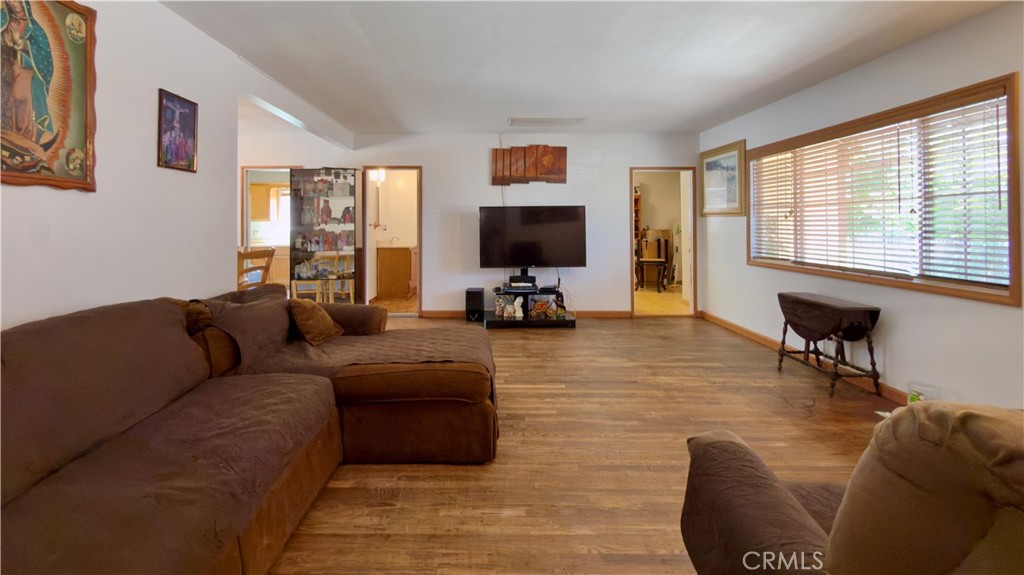 10416 Cayuga Property Photo 7