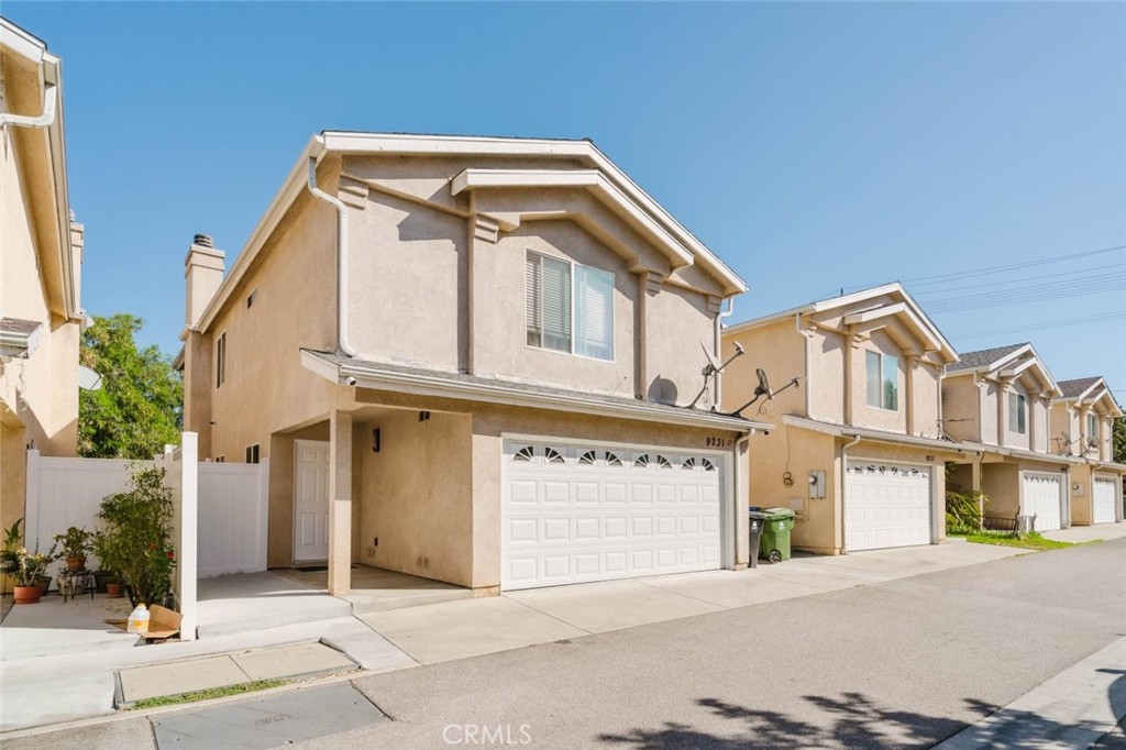 9231 1/2 Cedros Avenue Property Photo 1