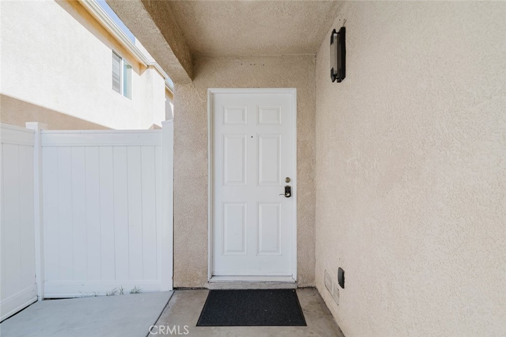9231 1/2 Cedros Avenue Property Photo 2