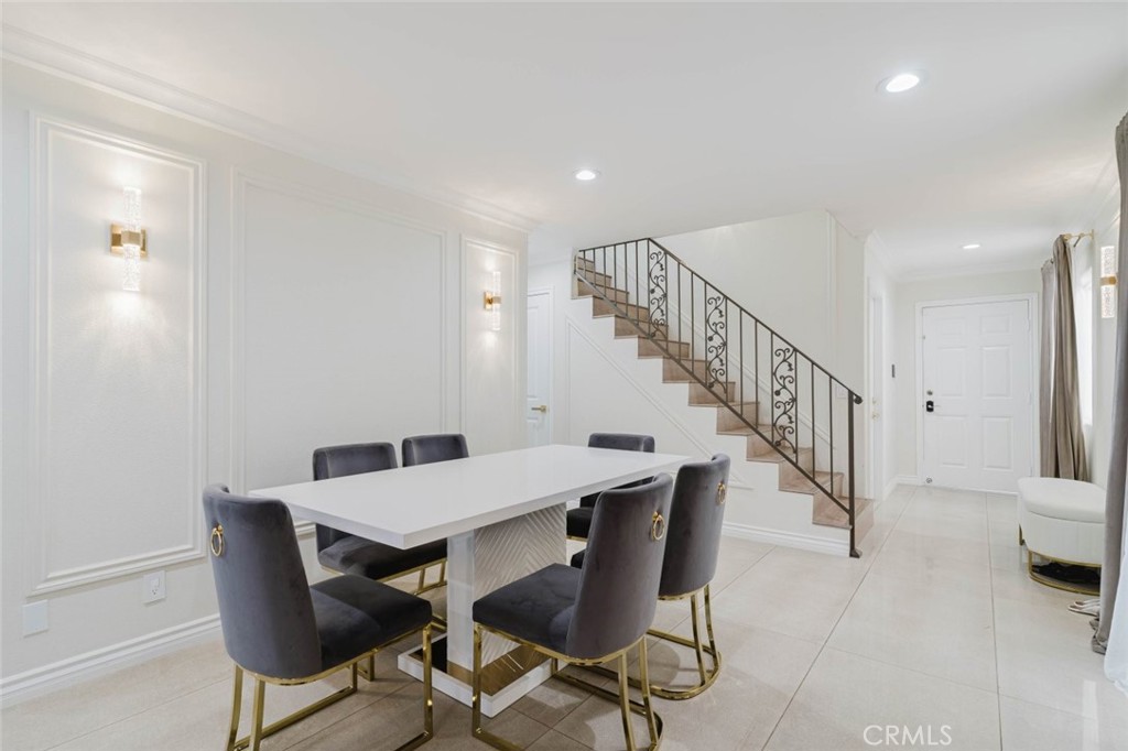 9231 1/2 Cedros Avenue Property Photo 8