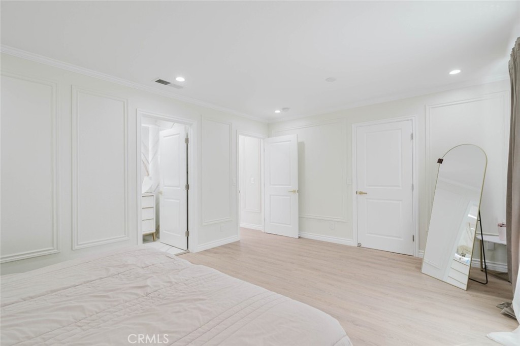 9231 1/2 Cedros Avenue Property Photo 16