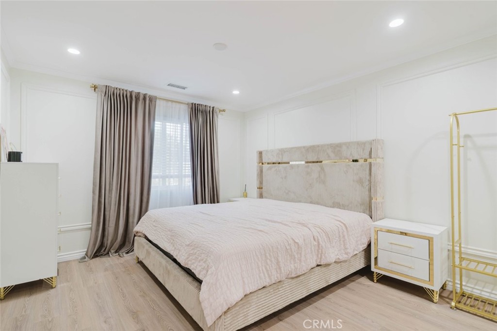 9231 1/2 Cedros Avenue Property Photo 19