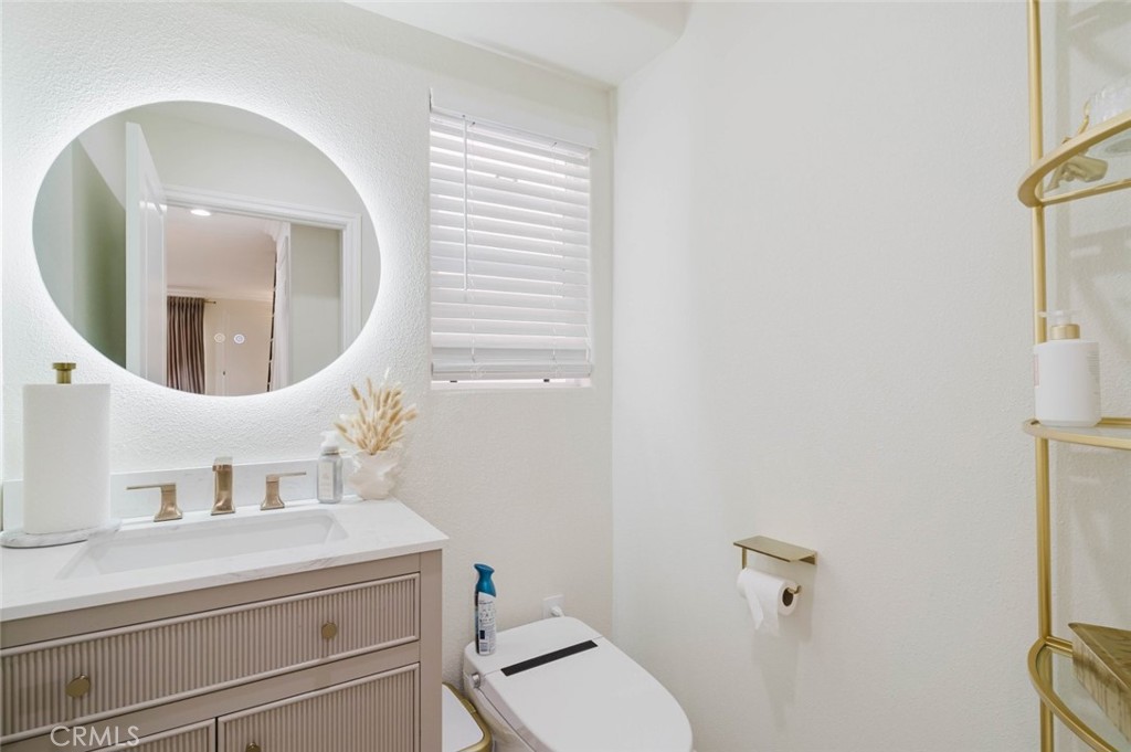 9231 1/2 Cedros Avenue Property Photo 24