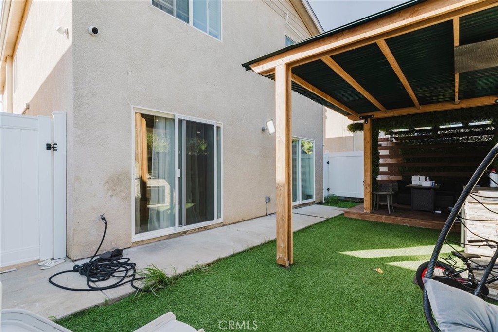 9231 1/2 Cedros Avenue Property Photo 28