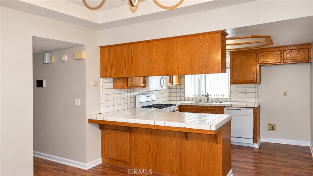 21125 Conklin Property Photo 3