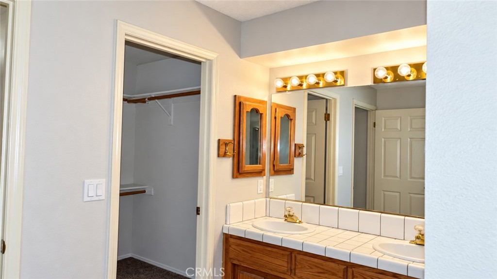 21125 Conklin Property Photo 5