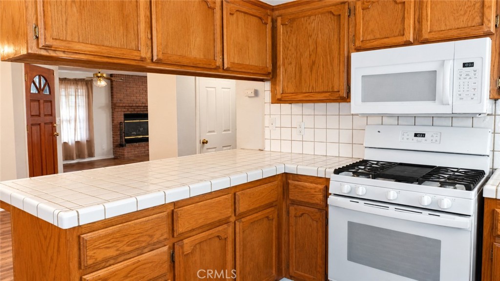 21125 Conklin Property Photo 8