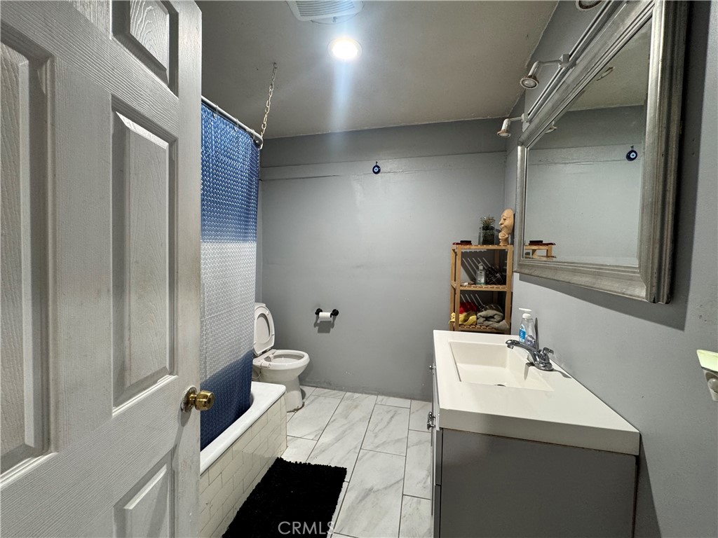 806 N Oxford Property Photo 2