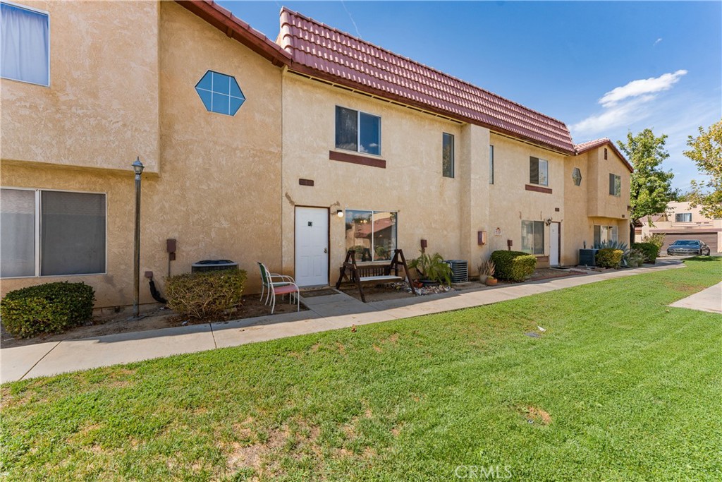 38000 17th E Property Photo 2