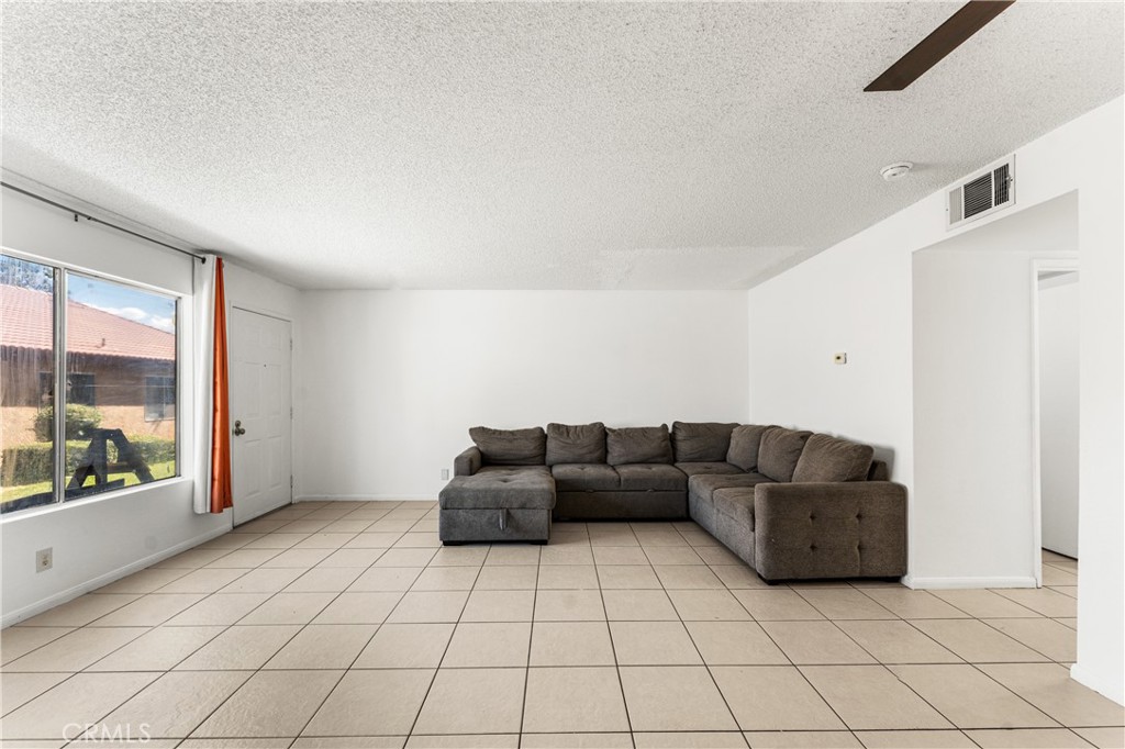 38000 17th E Property Photo 5