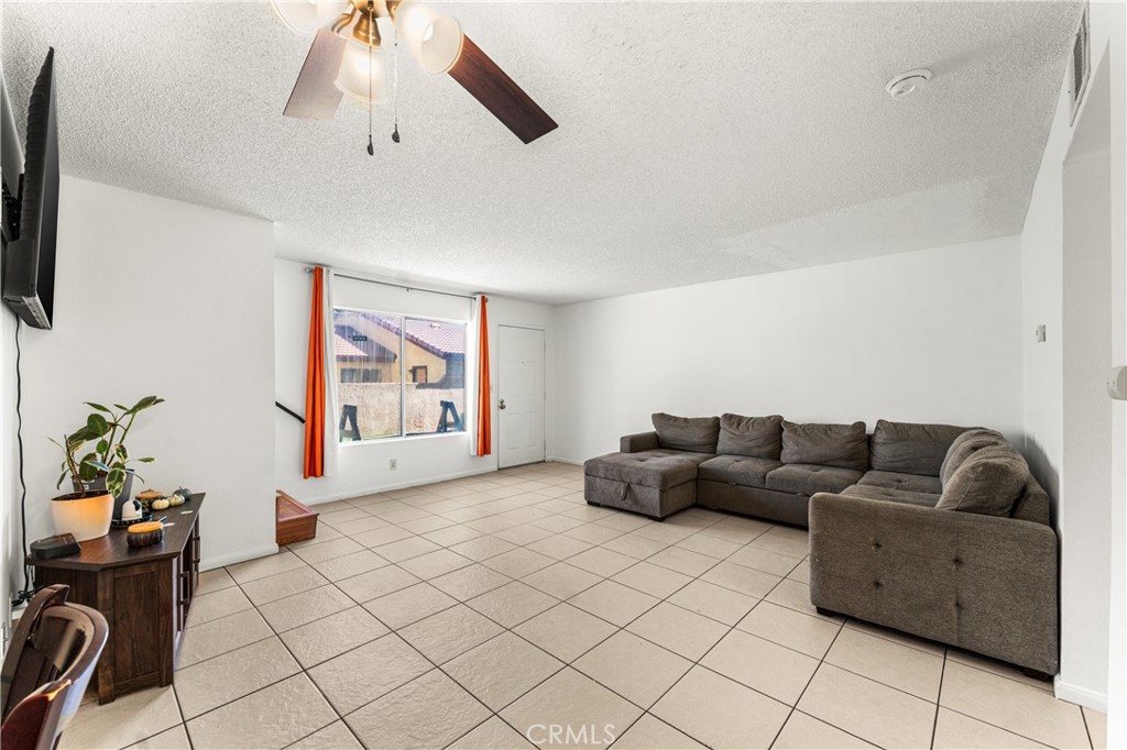 38000 17th E Property Photo 6